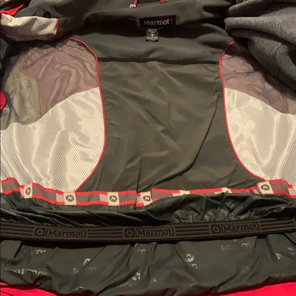 EUC Marmot red, white, and grey ski jacket men’s L - Picture 10 of 13